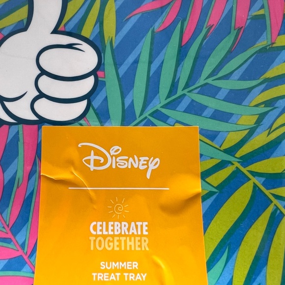 NWT adorable set of 2 ©Disney Mickey and Minnie Mouse summer treat trays. - Picture 6 of 7